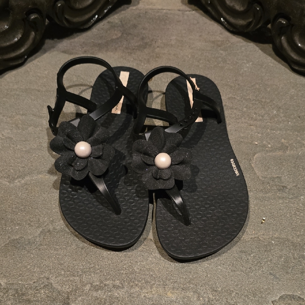 Ipanema Girl's Elegant Black Floral Sandals Size 13/1